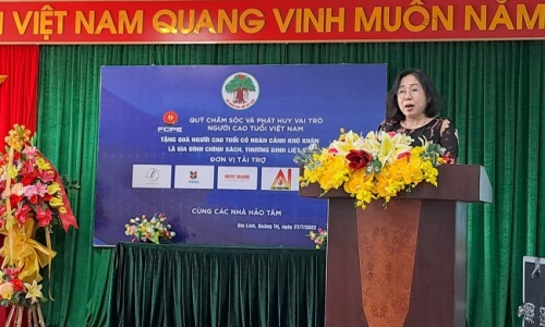 Đoàn công tác của Quỹ Chăm sóc và phát huy vai trò người cao tuổi Việt Nam thăm, tặng quà tại huyện Gio Linh (Quảng Trị)